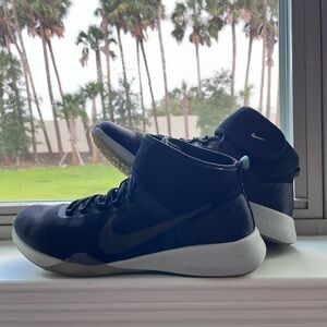 Nike Zoom Air Strong 2 size 9 women’s